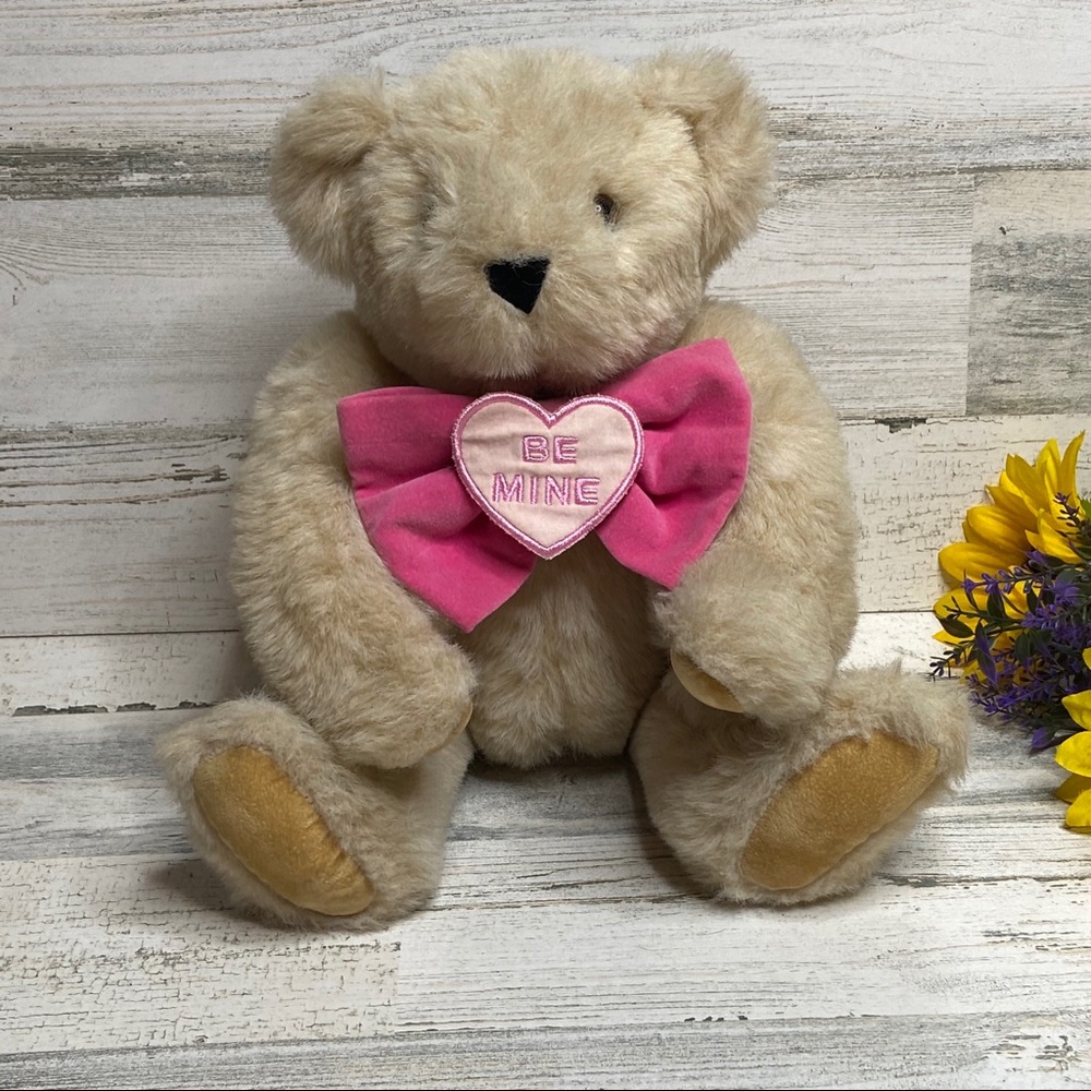 Donating soon*Vintage 90s Vermont Teddy Bear “Be Mine”
